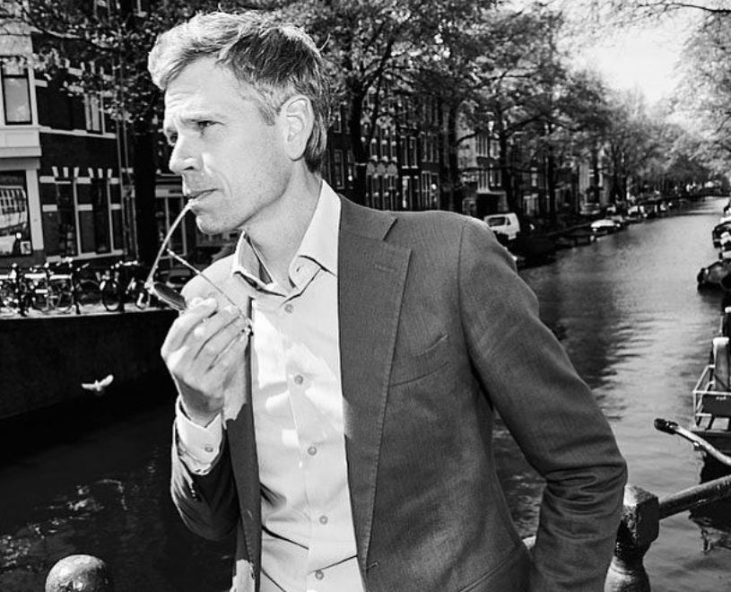 Wie is de partner van presentator Jeroen Wollaars