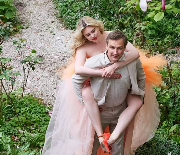 wie is de partner van cabaretier Lisa Loeb